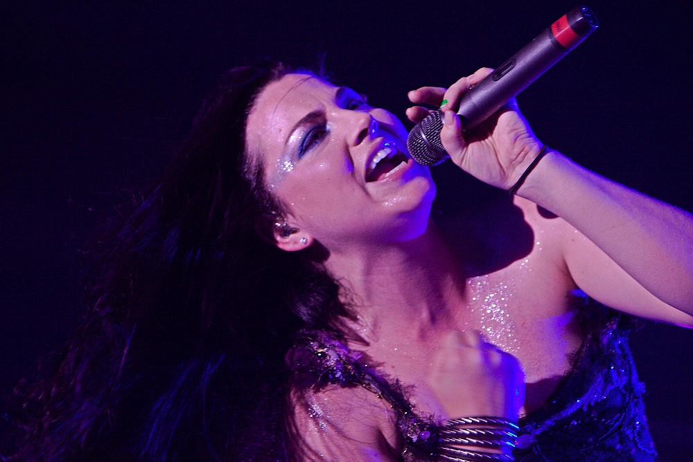LIVE: Evanescence zatopili v poloprázdné Incheba Areně